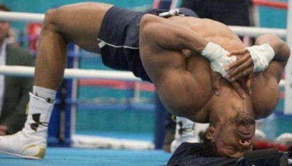 体坛5大“非人类”肌肉：泰森的脖子，奥尼尔的手臂，C罗的大腿|博尔特|张伟丽|克里斯蒂亚诺·罗纳尔多|迈克尔-泰森|沙奎尔-奥尼尔_新浪体育_新浪新闻