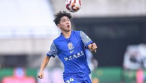 记者：大可不必对刘诚宇如此苛求，他也必须要不断努力提升自己