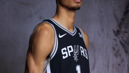 pg电子榜单-新秀赛季就负荷管理？马刺文班的“爱情长跑”才开始